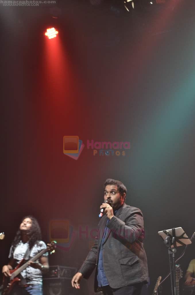 Shankar Mahadevan at Shankar Ehsaan Loy 15 years concert celebrations